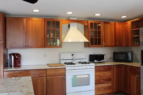 71 Fenway Dr, Springfield, MA 01119 photo 8