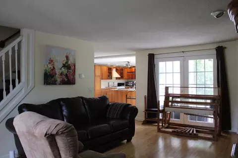 71 Fenway Dr, Springfield, MA 01119 photo 2