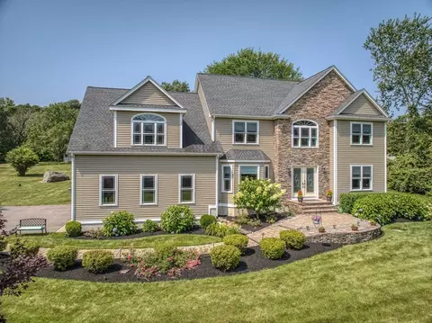 64 George St, Plainville, MA 02762