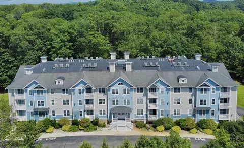 19 Broad St #201, Merrimac, MA 01860