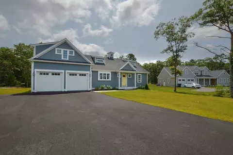 9 Maxwell Ln, Sandwich, MA 02563