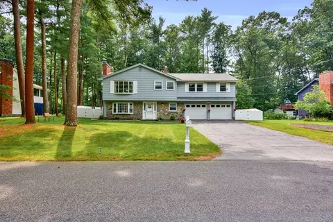 28 Ledgewood Rd, Framingham, MA 01701