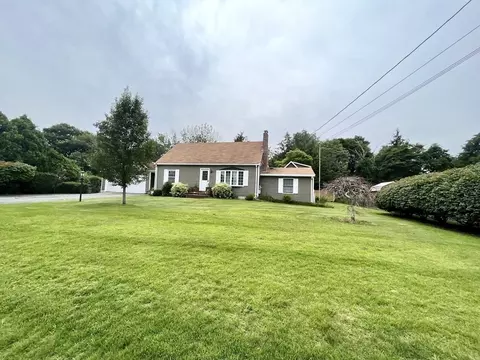 8 Mowry St, Raynham, MA 02767