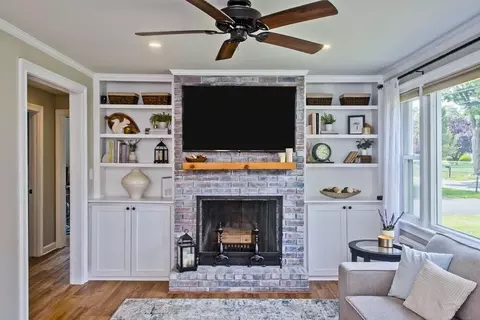 85 Quartus St, Chicopee, MA 01013 photo 3