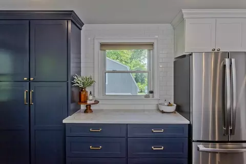 85 Quartus St, Chicopee, MA 01013 photo 11