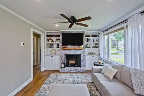 85 Quartus St, Chicopee, MA 01013 photo 2