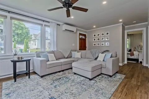 85 Quartus St, Chicopee, MA 01013 photo 5