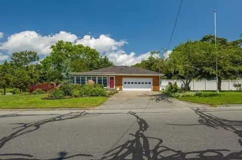 36 Causeway Rd, Fairhaven, MA 02719