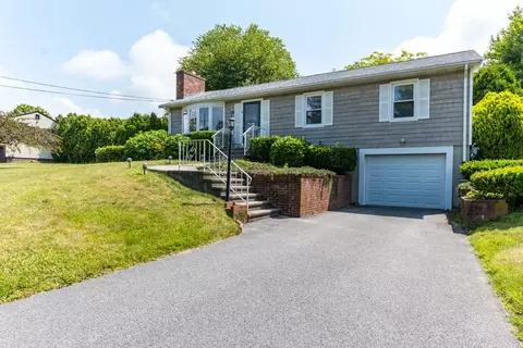 8 Diamond Ct, Dartmouth, MA 02747