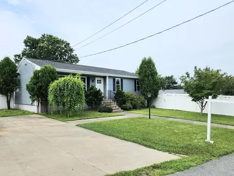 14 Fir Ave, Somerset, MA 02726