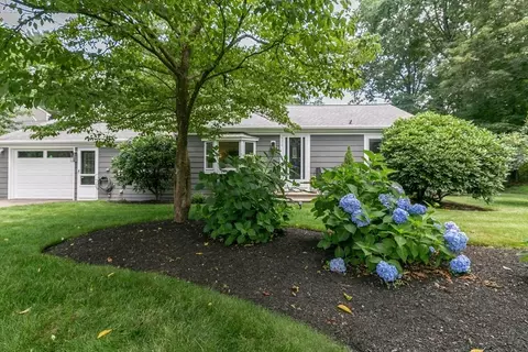 370 Village St, Medway, MA 02053