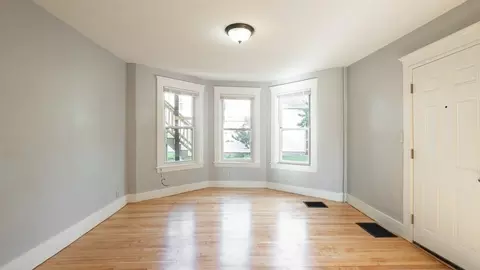 24 Hampden St, Worcester, MA 01609 photo 6