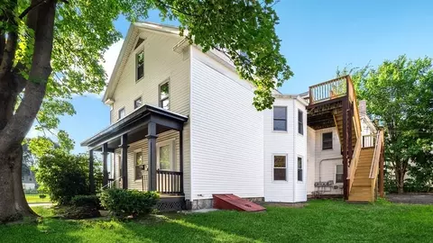 24 Hampden St, Worcester, MA 01609 photo 2