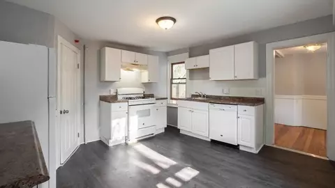 24 Hampden St, Worcester, MA 01609 photo 5