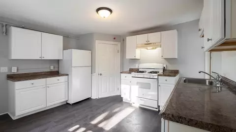 24 Hampden St, Worcester, MA 01609 photo 4