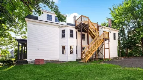 24 Hampden St, Worcester, MA 01609 photo 3