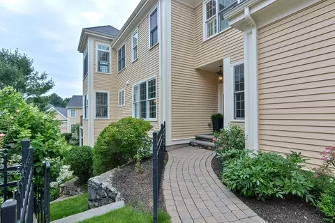 35 Clubhouse Way #35, Sutton, MA 01590