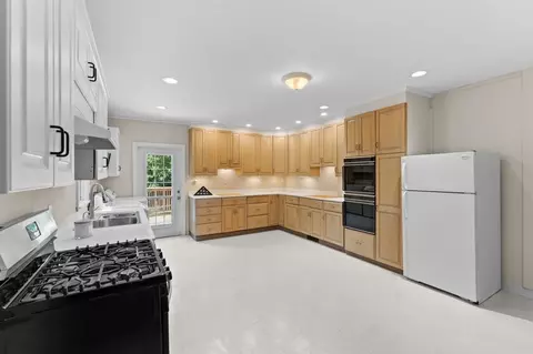 67 Barrows St, Dedham, MA 02026 photo 4
