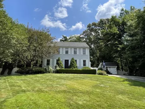 10 Greenbrier Ln, Bridgewater, MA 02324