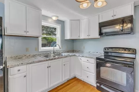 84 Derryfield Ave, Springfield, MA 01118 photo 6