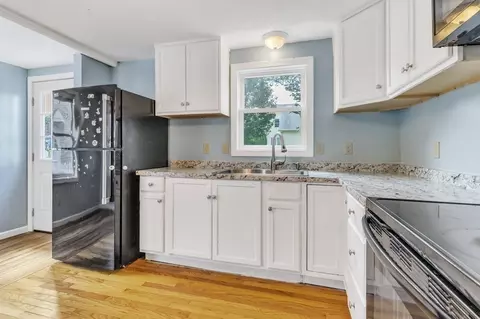 84 Derryfield Ave, Springfield, MA 01118 photo 9