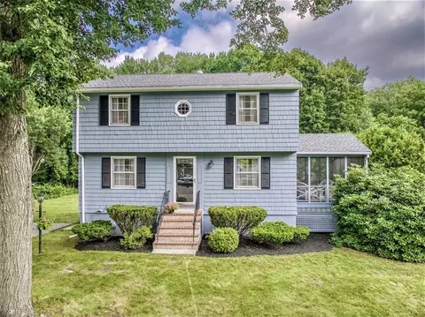 7 Downing St, Andover, MA 01810
