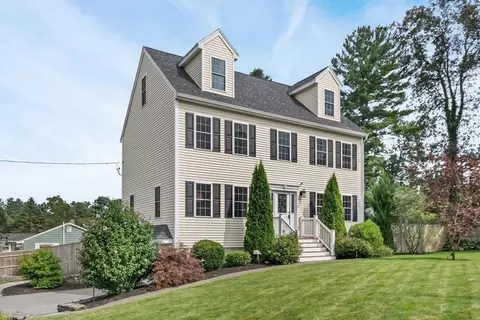 3 Crawford Dr, Tewksbury, MA 01876