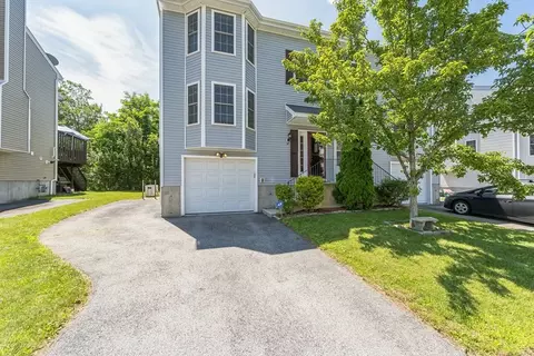 27 Honeysuckle Rd, Worcester, MA 01607