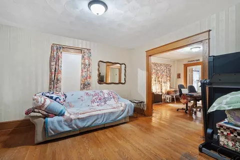 24-26 Wayne St, Springfield, MA 01118 photo 9