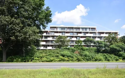 227 Coolidge Ave #212, Watertown, MA 02472