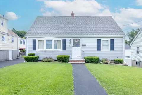 13 Colonial Rd, Peabody, MA 01960