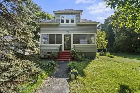 32 Carlisle St, Chelmsford, MA 01824