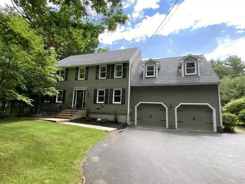 44 W River St, Upton, MA 01568 photo 2