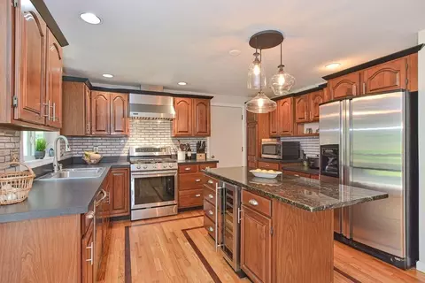 44 W River St, Upton, MA 01568 photo 5