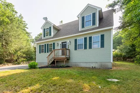 14 Spruce Dr, Ashburnham, MA 01430