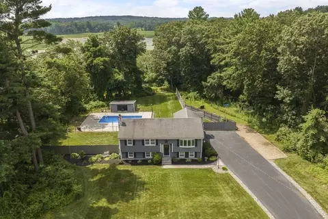 91 Maureen Dr, Tewksbury, MA 01876