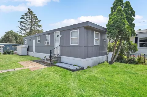 735 Memorial Dr #39, Chicopee, MA 01020