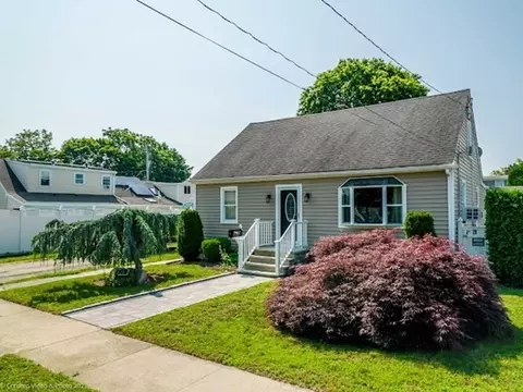 22 Jarry St, New Bedford, MA 02745