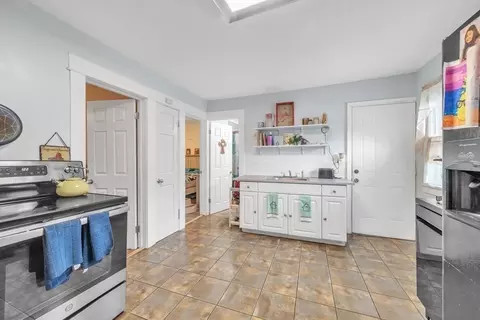 78-80 Cherrelyn St, Springfield, MA 01104 photo 5