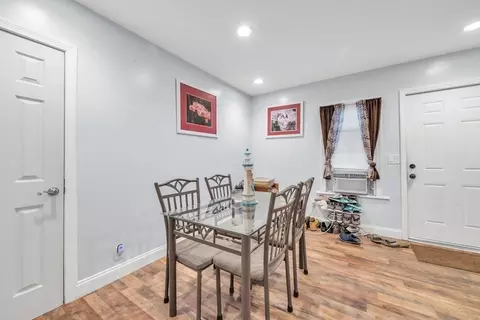 78-80 Cherrelyn St, Springfield, MA 01104 photo 3
