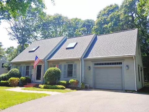 9 Rainbow Dr, Barnstable, MA 02632