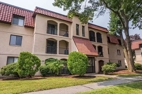 685 Oak St #14-7, Brockton, MA 02301