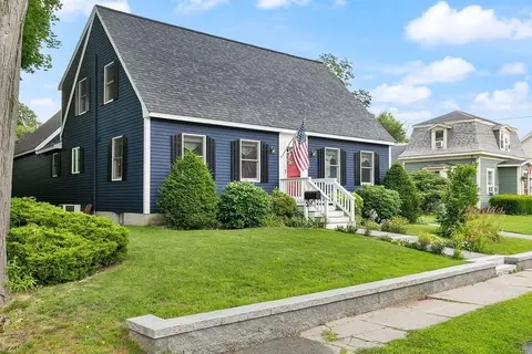 17 Pleasant St, Merrimac, MA 01860