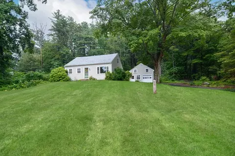 223 High St, Holliston, MA 01746