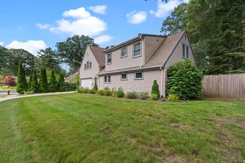33 Curtis Rd, Natick, MA 01760
