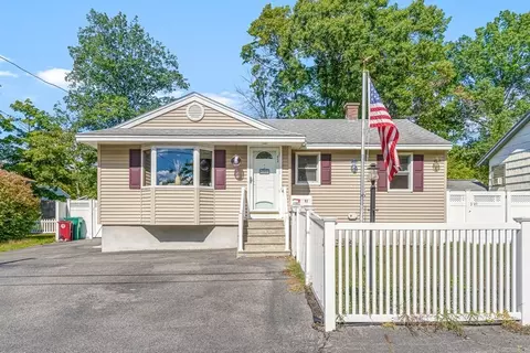 93 Carroll Pkwy, Lowell, MA 01851