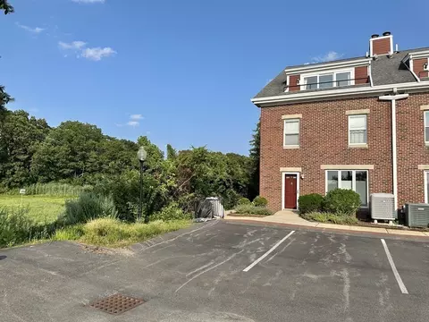 166 Quincy Shore Dr #124, Quincy, MA 02171