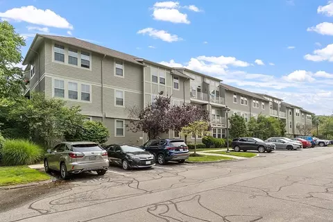 1 Harvest Dr #106, North Andover, MA 01845