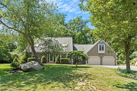 28 Quail Hollow Rd, Falmouth, MA 02556