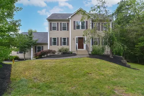 261 Billings Rd, Fitchburg, MA 01420